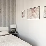 100 Sqm Luxury Apartment Wilanow Lägenhet