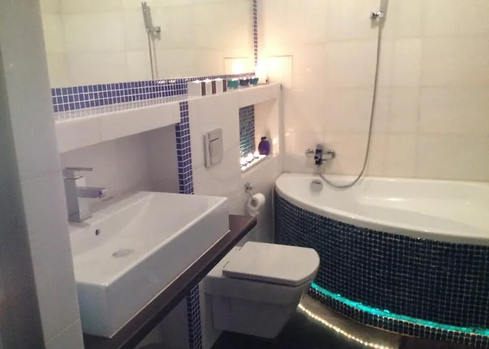 アパート 100 Sqm Luxury Wilanow ワルシャワ