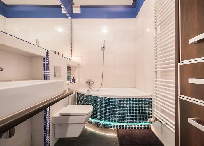 アパート 100 Sqm Luxury Wilanow ワルシャワ