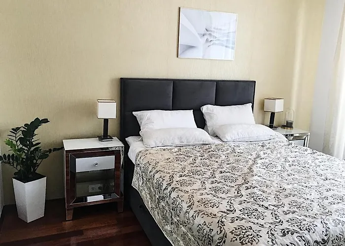 100 Sqm Luxury Wilanow * ワルシャワ