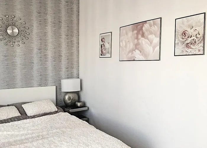 100 Sqm Luxury Wilanow アパート