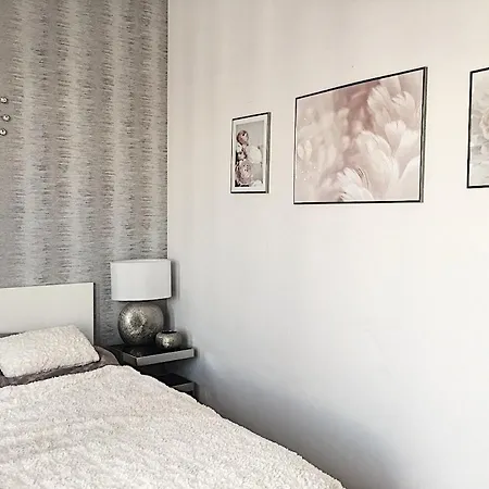 100 Sqm Luxury Wilanow Apartman